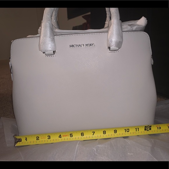 Medium size shoulder Bag multiple compartments - Picture 5 of 7